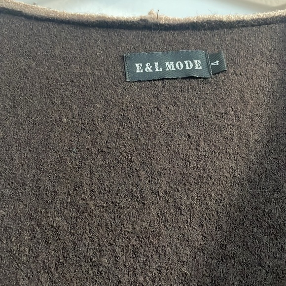 Unique Brown Ruffled Duster - Picture 3 of 9